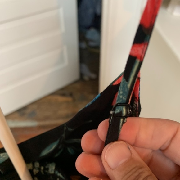 Old navy adjustable strap dress. Worn once - Picture 4 of 5